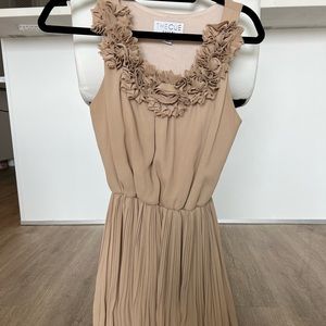 TheCue floral beige dress